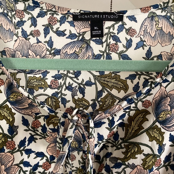 Elizabethan blouse, size XL, from Signature Studio, NWOT - Picture 2 of 4